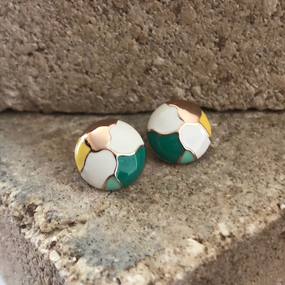 Round stud earrings. Revive modern-day glamour! - Picture 5 of 5